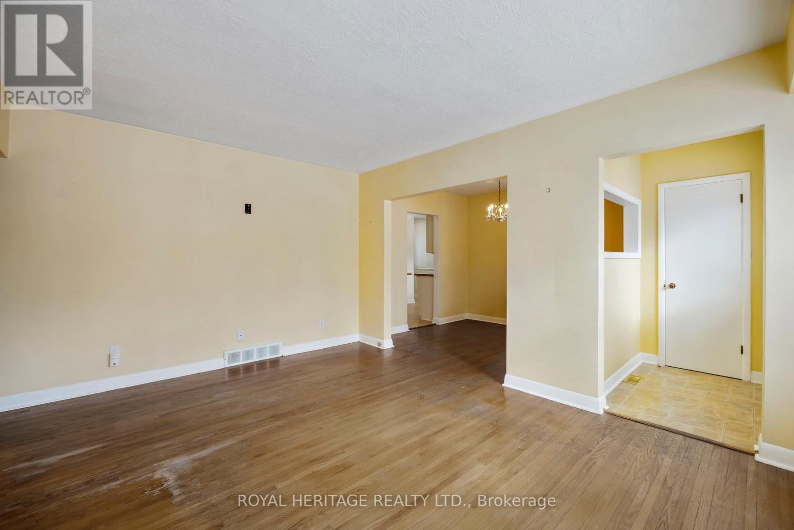 6 Sunset Court, Kawartha Lakes, Ontario  K9V 2S1 - Photo 12 - X12636864