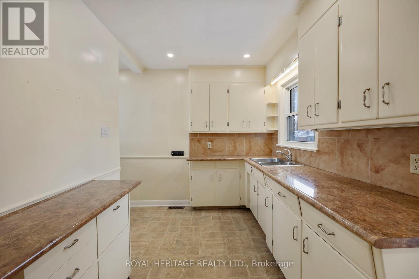 6 Sunset Court, Kawartha Lakes, Ontario  K9V 2S1 - Photo 15 - X12636864