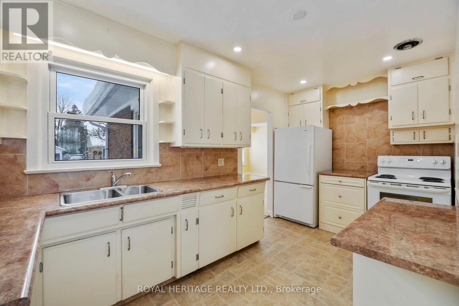 6 Sunset Court, Kawartha Lakes, Ontario  K9V 2S1 - Photo 16 - X12636864