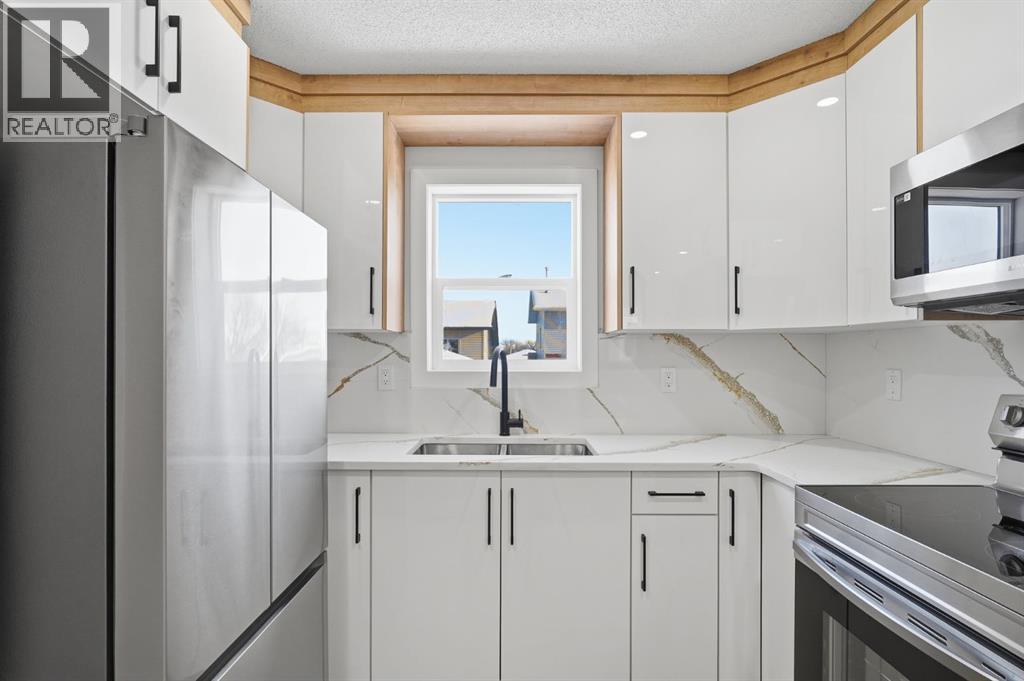 96 Falshire Drive Ne, Calgary, Alberta  T3J 3A3 - Photo 11 - A2273054