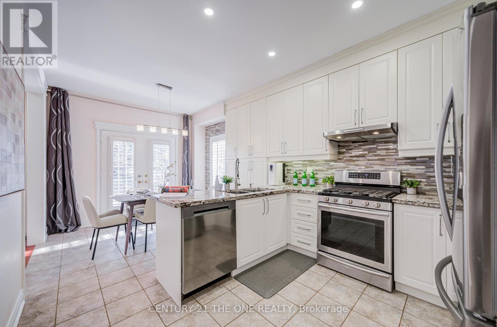 821 Walsh Court, Newmarket (Summerhill Estates), Ontario  L3X 2V3 - Photo 10 - N12632506