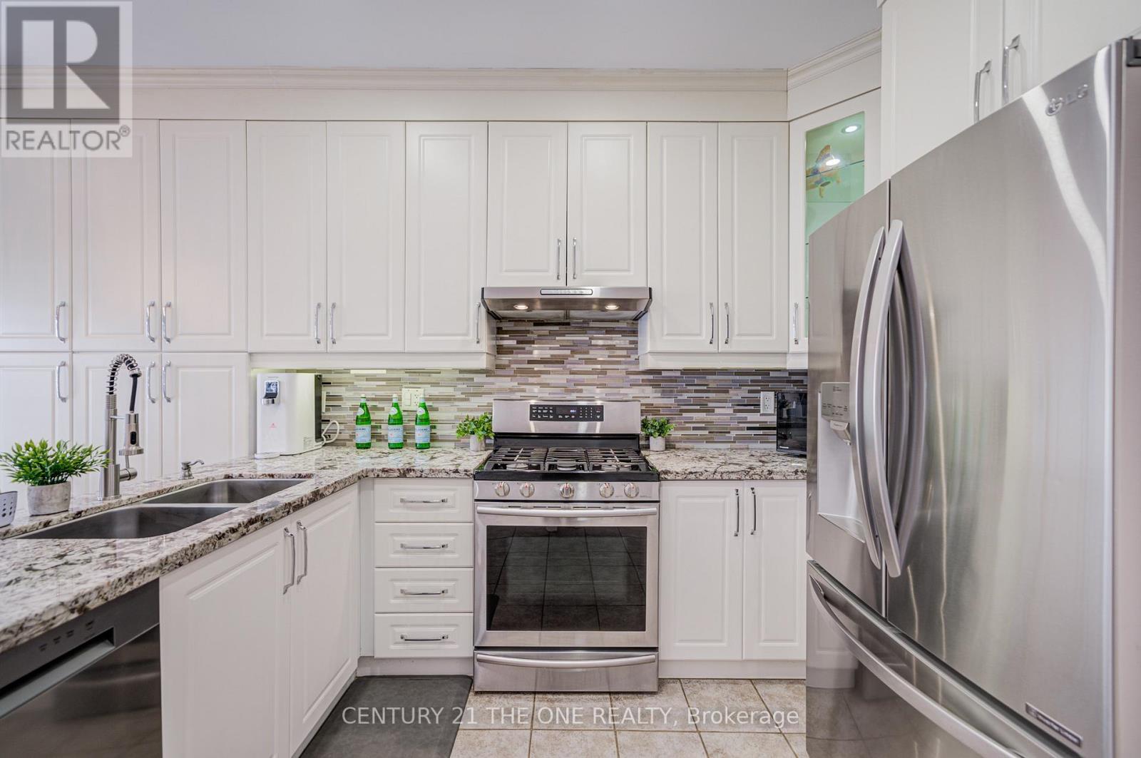 821 Walsh Court, Newmarket (Summerhill Estates), Ontario  L3X 2V3 - Photo 11 - N12632506