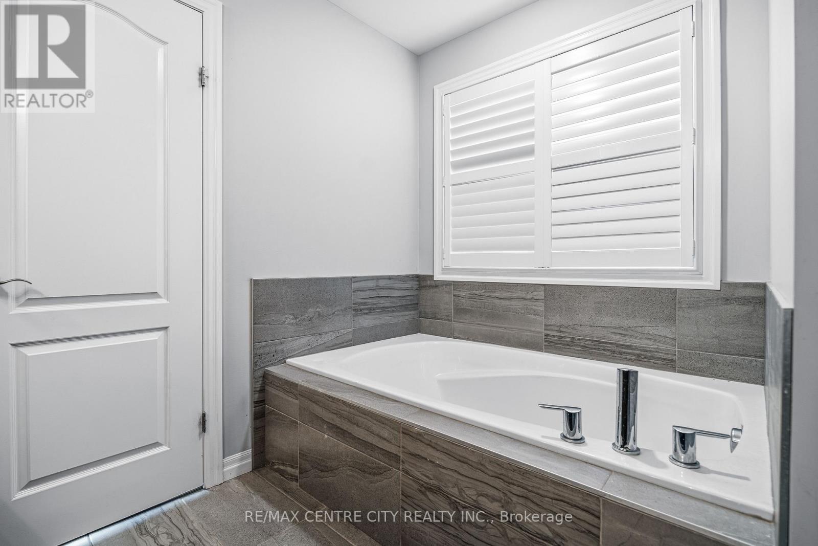 1999 Maddex Way, London North, Ontario  N5X 0M8 - Photo 34 - X12636950