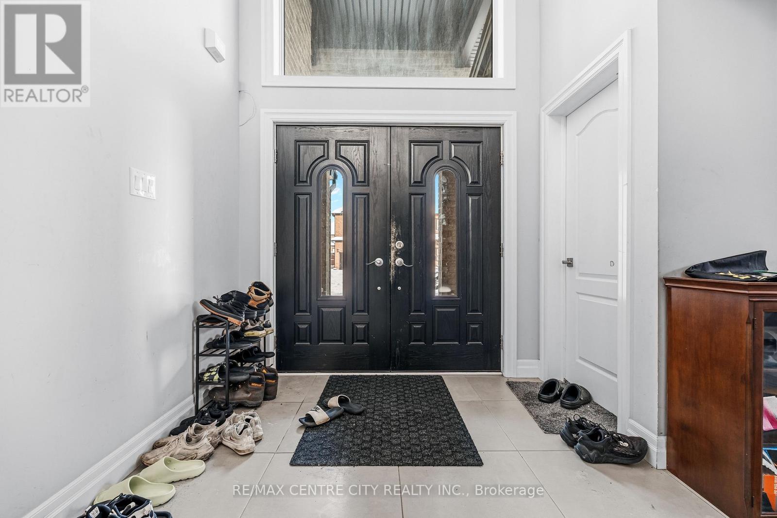 1999 Maddex Way, London North, Ontario  N5X 0M8 - Photo 4 - X12636950