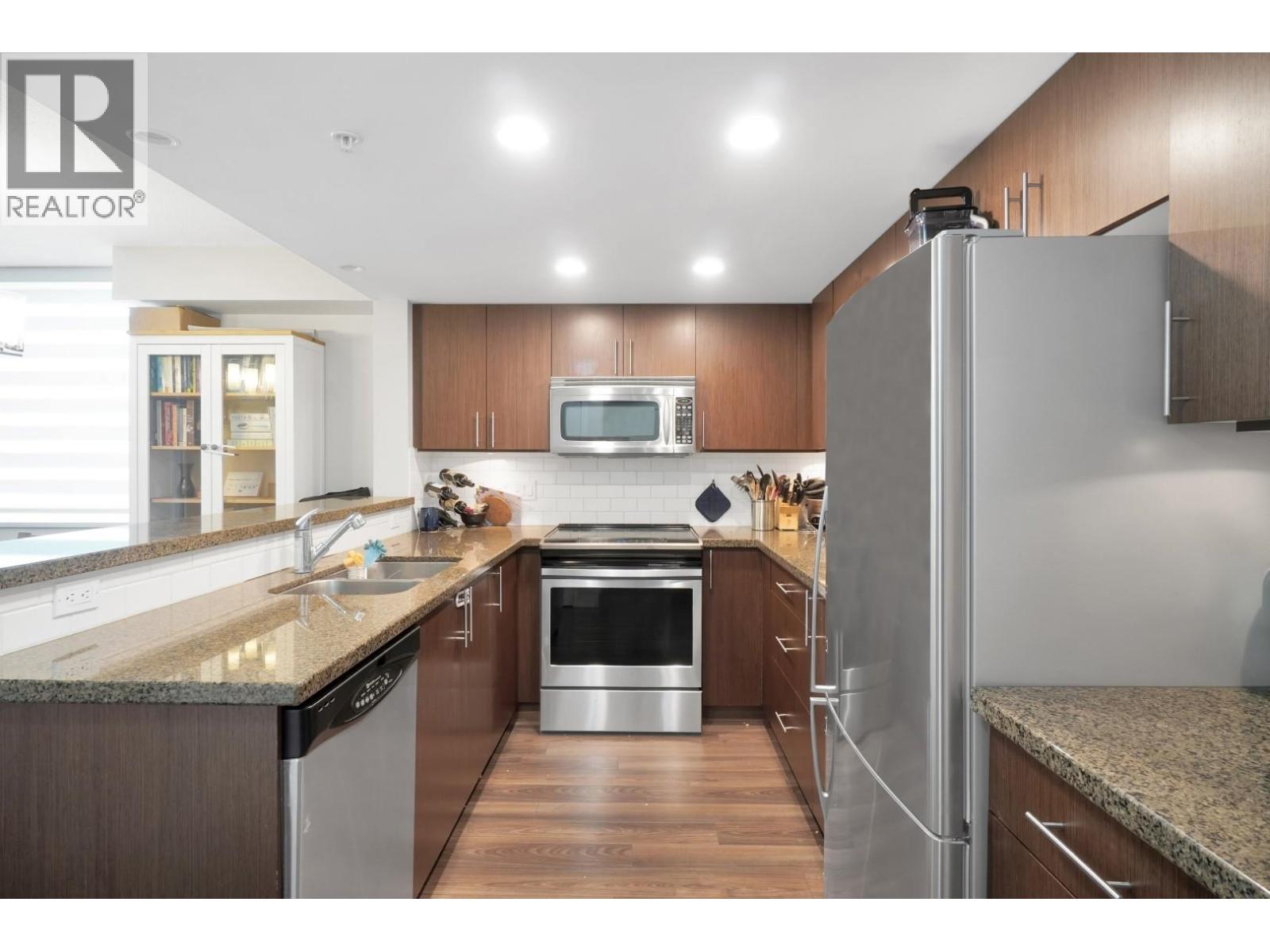 910 Quebec Street, Vancouver, British Columbia  V6A 0A3 - Photo 12 - R3074102