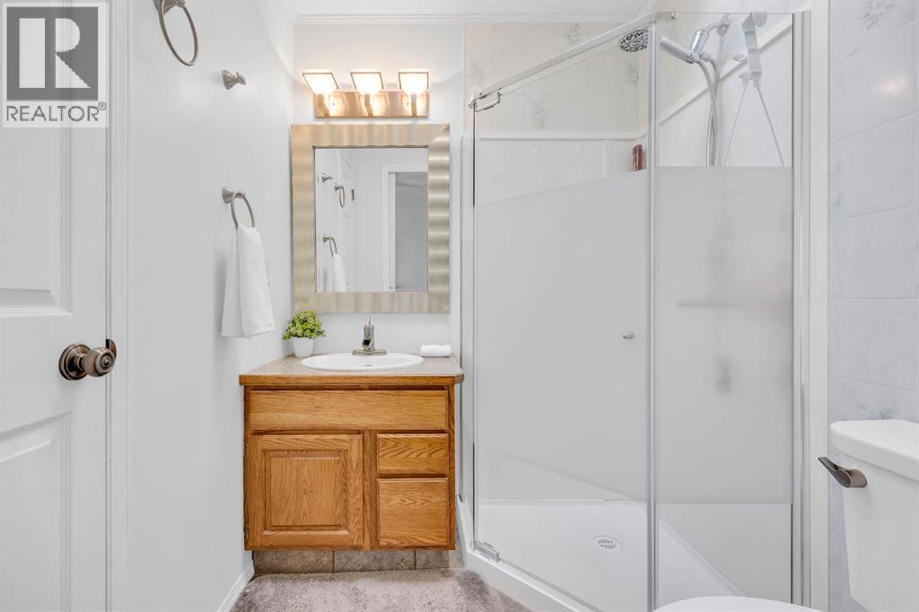 32 Rideau Close Sw, Airdrie, Alberta  T4B 1A6 - Photo 21 - A2263593