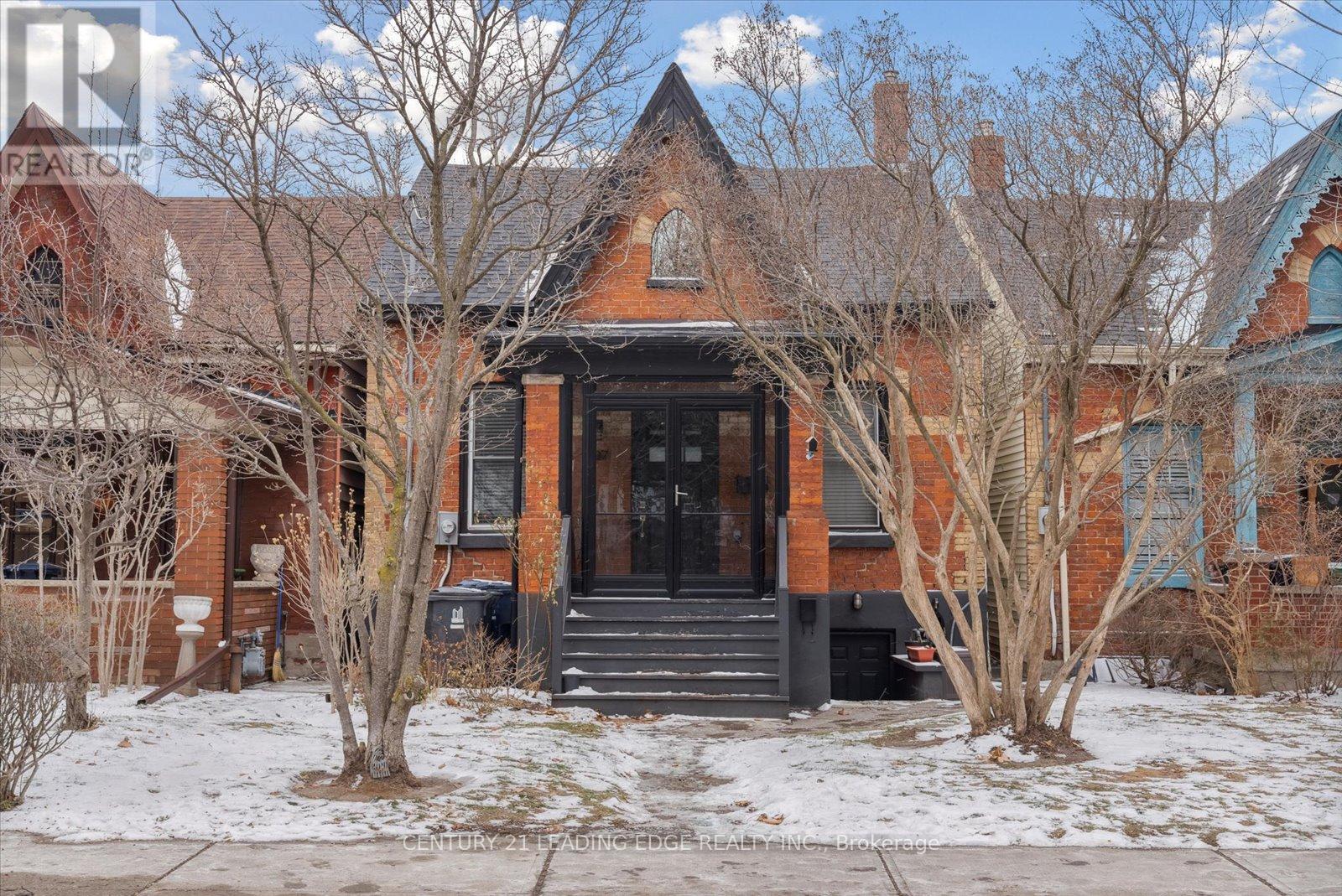 MAIN - 227 CLINTON STREET, Toronto, Ontario