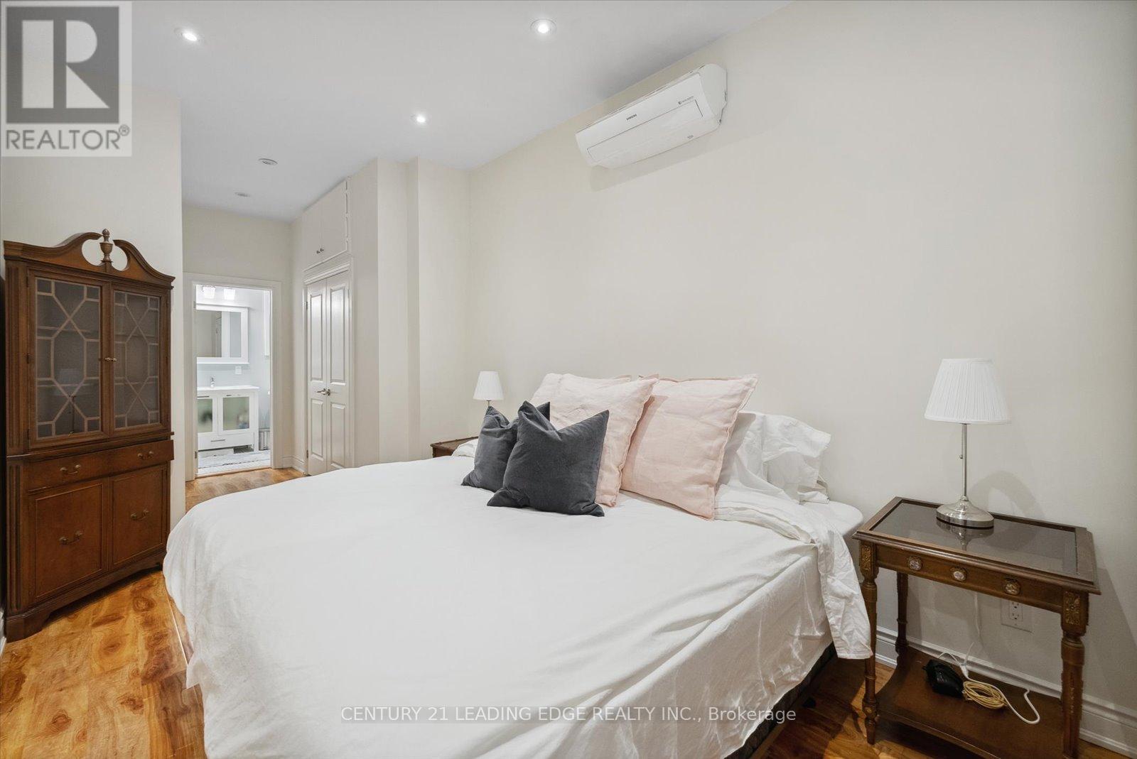 Main - 227 Clinton Street, Toronto, Ontario  M6G 2Y4 - Photo 14 - C12636886