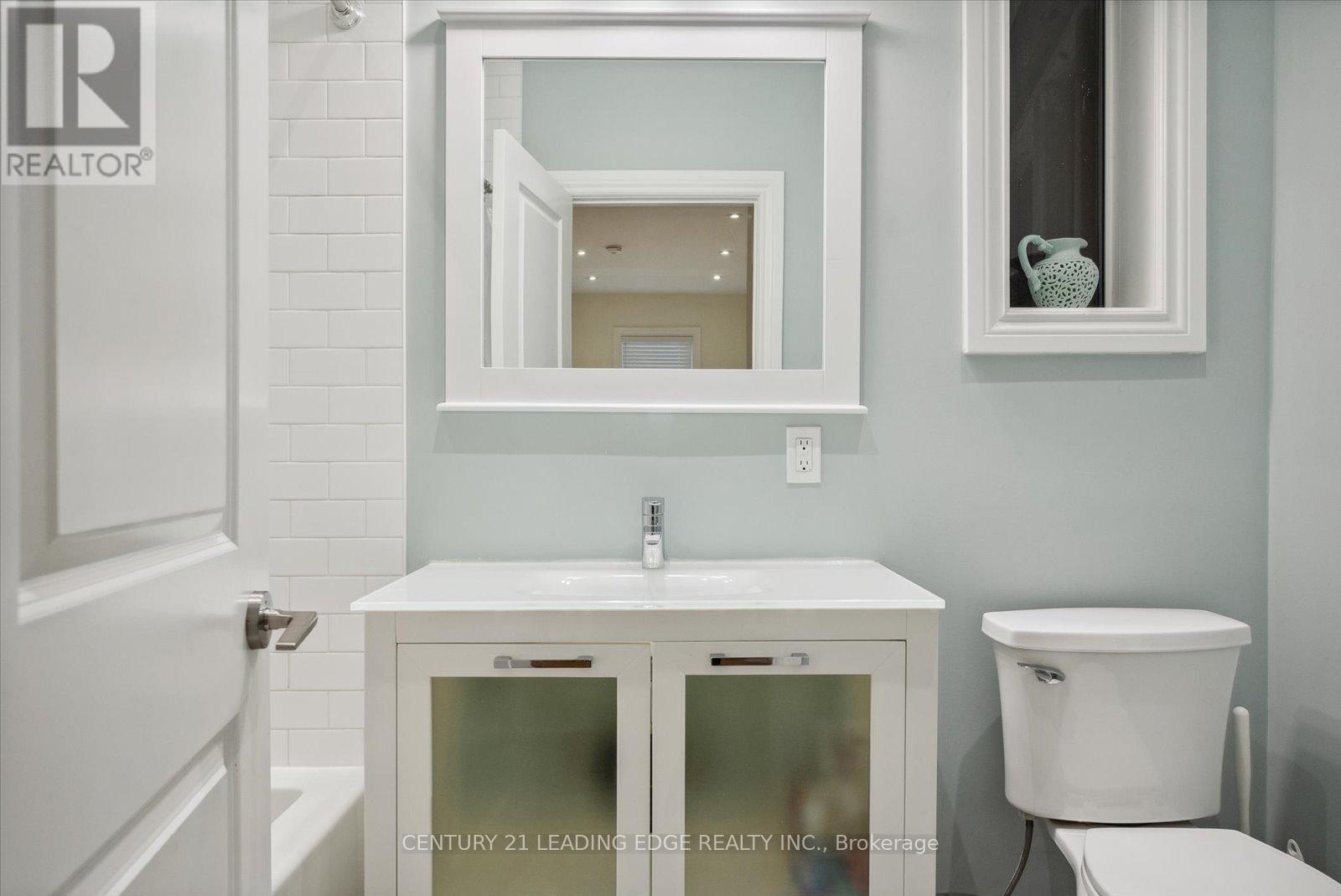 Main - 227 Clinton Street, Toronto, Ontario  M6G 2Y4 - Photo 19 - C12636886