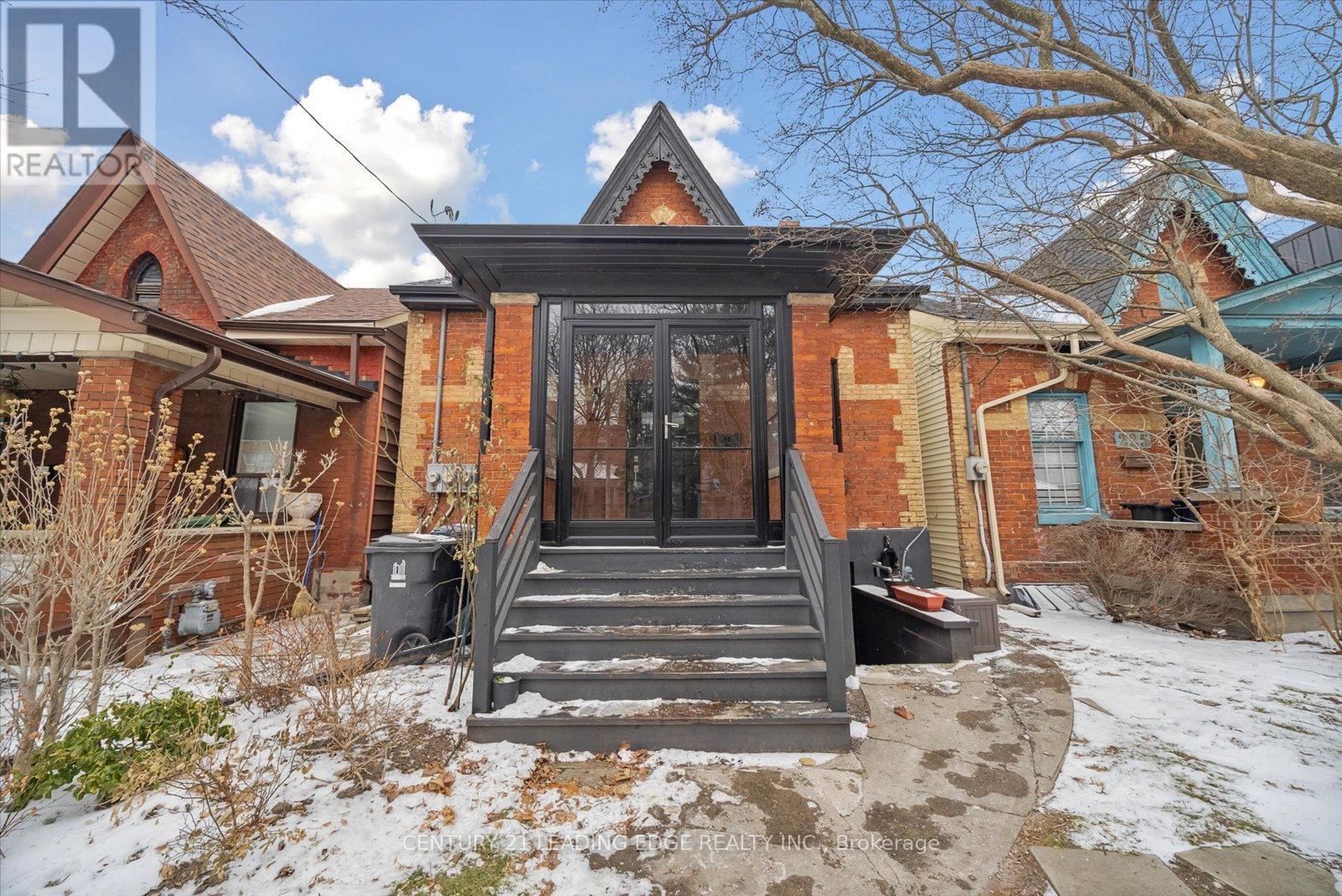 Main - 227 Clinton Street, Toronto, Ontario  M6G 2Y4 - Photo 2 - C12636886