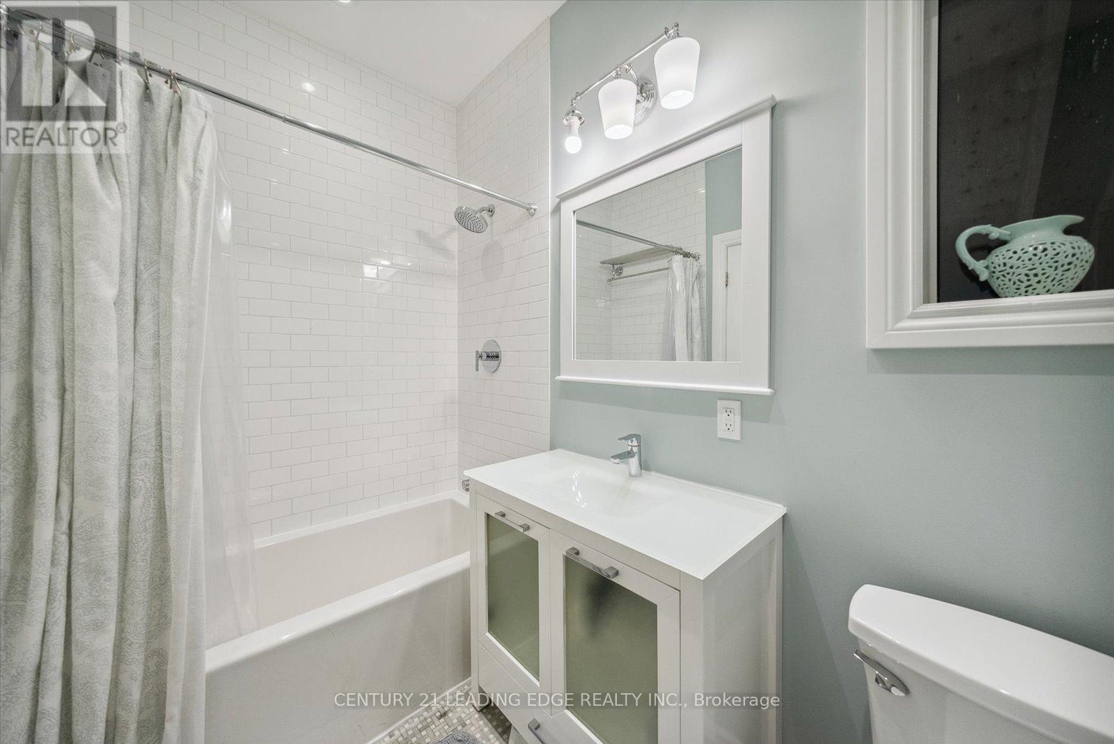 Main - 227 Clinton Street, Toronto, Ontario  M6G 2Y4 - Photo 21 - C12636886