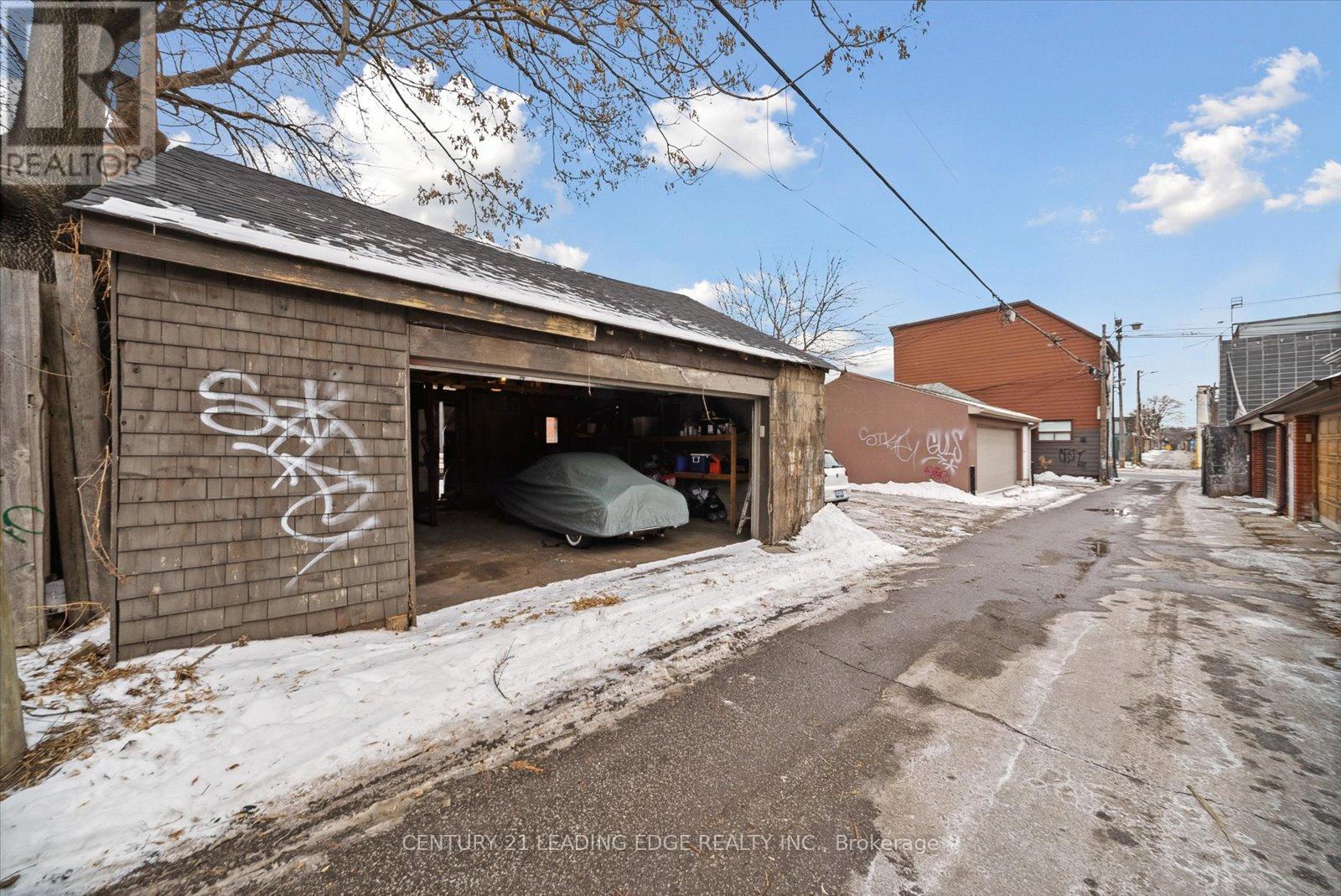 Main - 227 Clinton Street, Toronto, Ontario  M6G 2Y4 - Photo 36 - C12636886