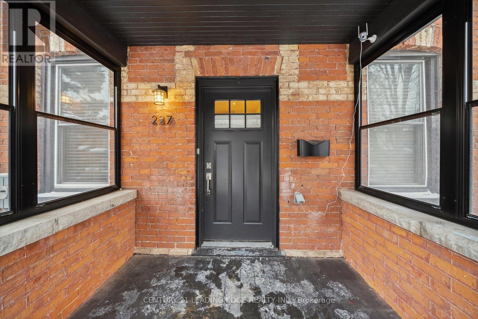 Main - 227 Clinton Street, Toronto, Ontario  M6G 2Y4 - Photo 4 - C12636886