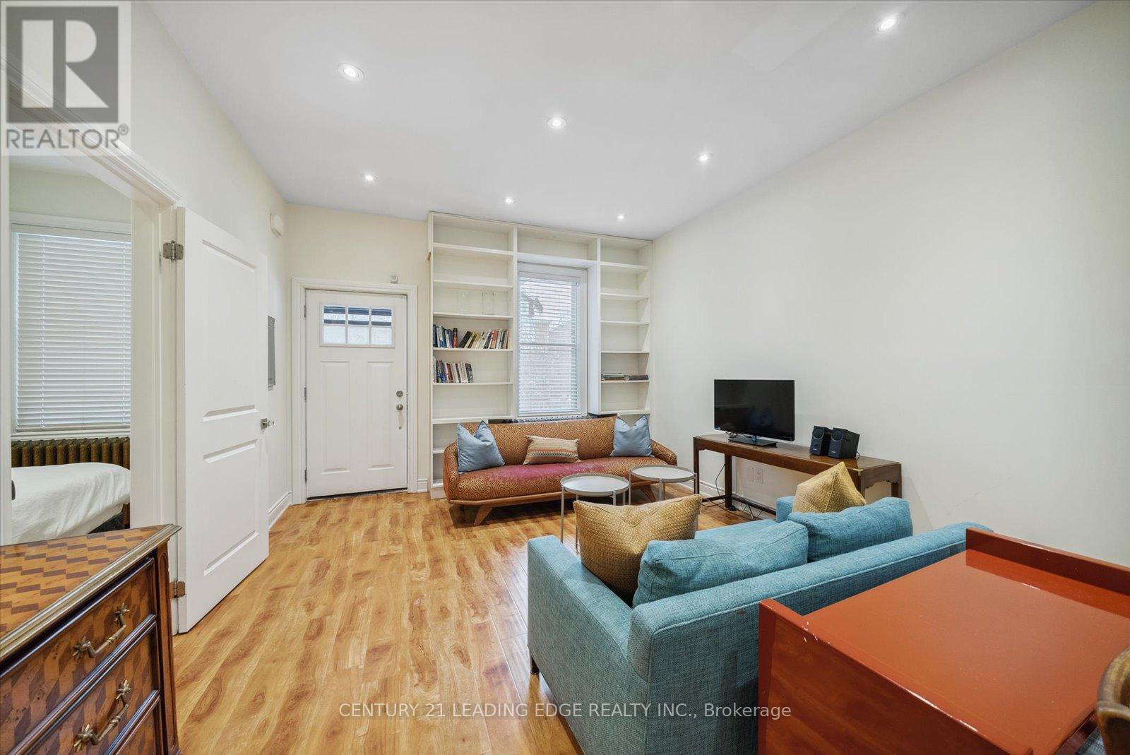 Main - 227 Clinton Street, Toronto, Ontario  M6G 2Y4 - Photo 6 - C12636886