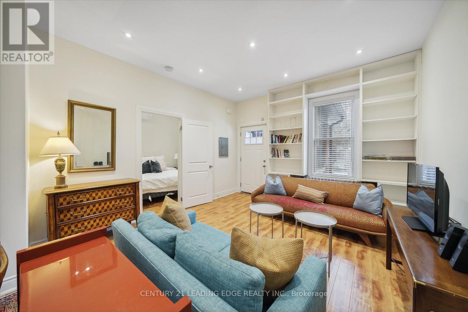 Main - 227 Clinton Street, Toronto, Ontario  M6G 2Y4 - Photo 7 - C12636886