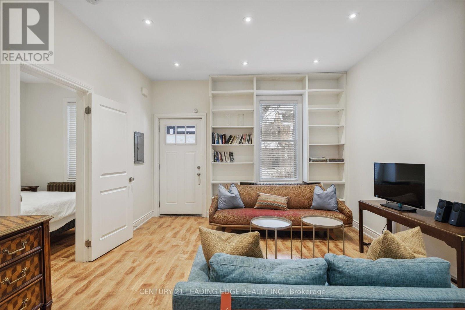 Main - 227 Clinton Street, Toronto, Ontario  M6G 2Y4 - Photo 8 - C12636886