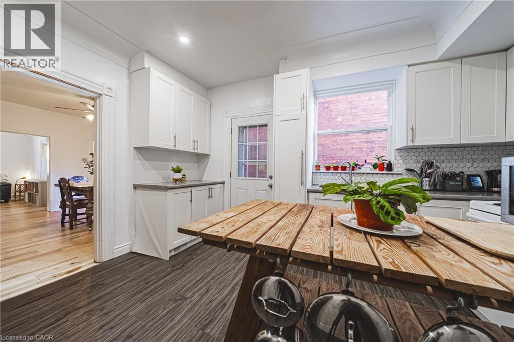 215 Mary Street, Hamilton, Ontario  L8L 4W2 - Photo 3 - 40778470