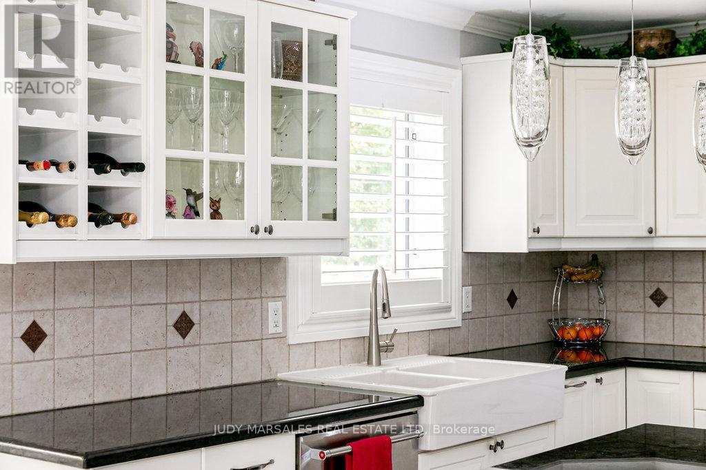 20 Meander Close, Hamilton, Ontario  L0R 1H1 - Photo 12 - X12466470