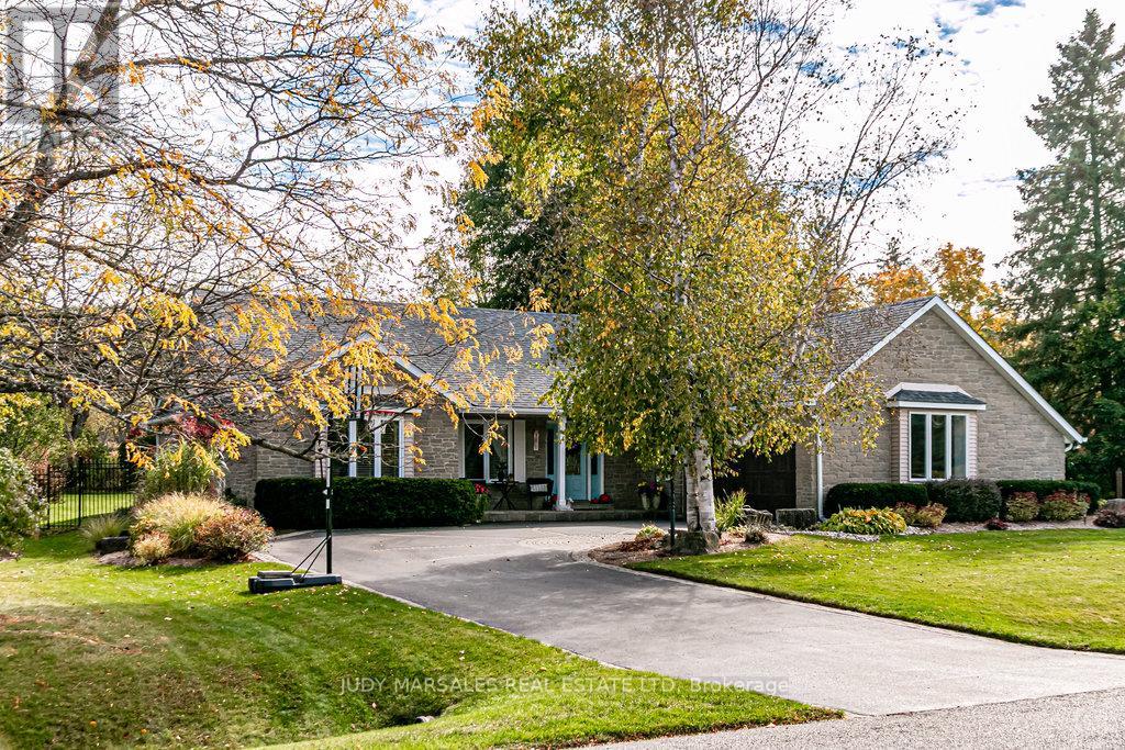 20 Meander Close, Hamilton, Ontario  L0R 1H1 - Photo 2 - X12466470