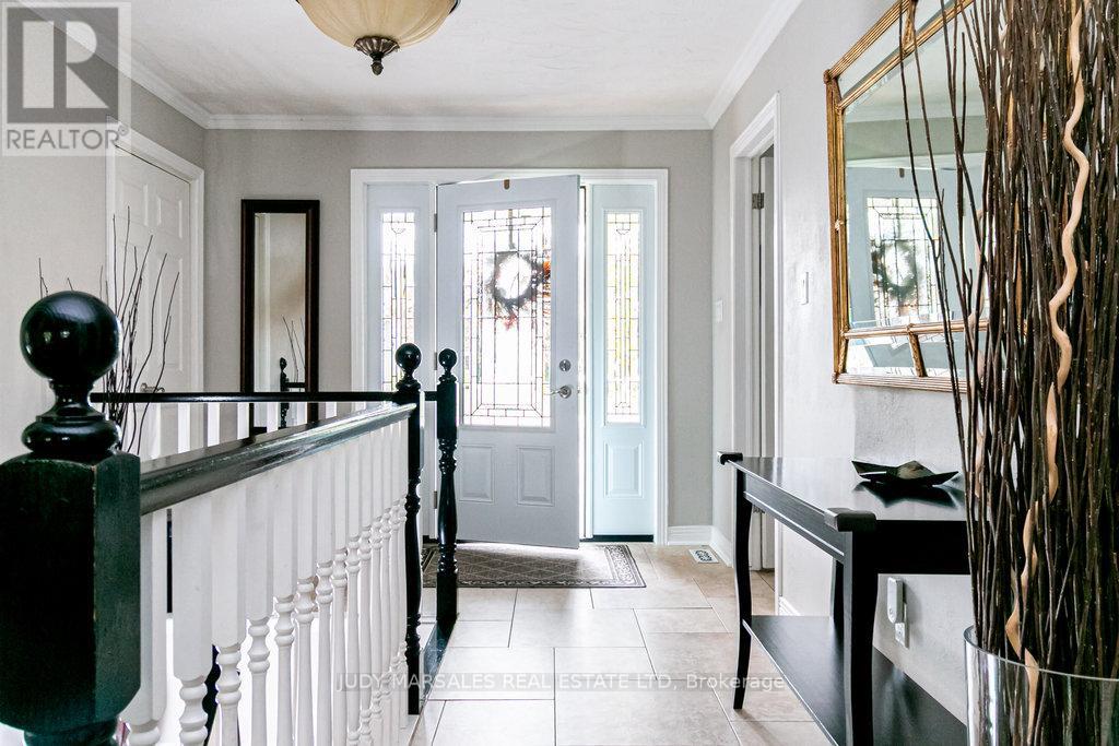 20 Meander Close, Hamilton, Ontario  L0R 1H1 - Photo 6 - X12466470