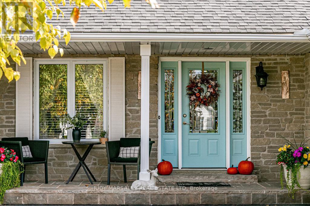 20 Meander Close, Hamilton, Ontario  L0R 1H1 - Photo 5 - X12466470