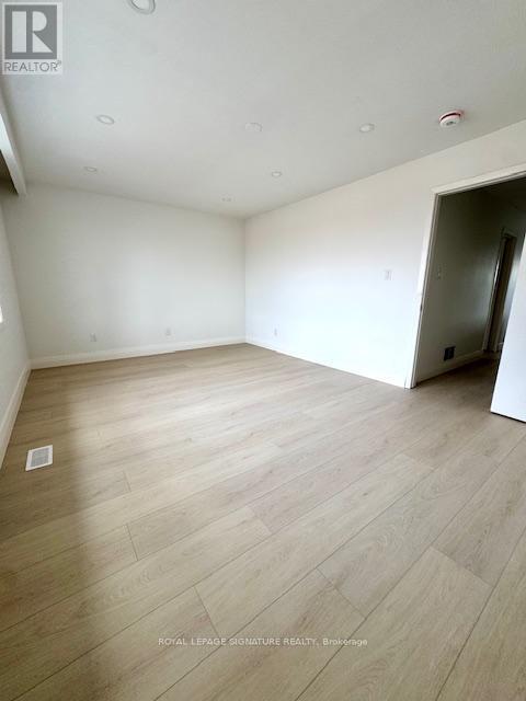 Upper - 115 Torrens Avenue, Toronto, Ontario  M4J 2P6 - Photo 10 - E12636912