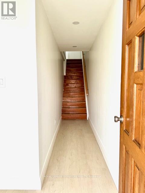 Upper - 115 Torrens Avenue, Toronto, Ontario  M4J 2P6 - Photo 4 - E12636912