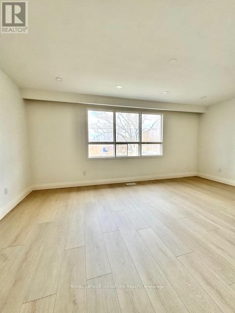 Upper - 115 Torrens Avenue, Toronto, Ontario  M4J 2P6 - Photo 9 - E12636912