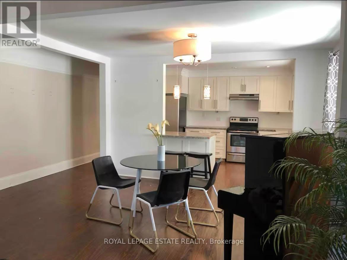 Upper - 62 Scarboro Beach Boulevard, Toronto, Ontario  M4E 2X1 - Photo 2 - E12636936