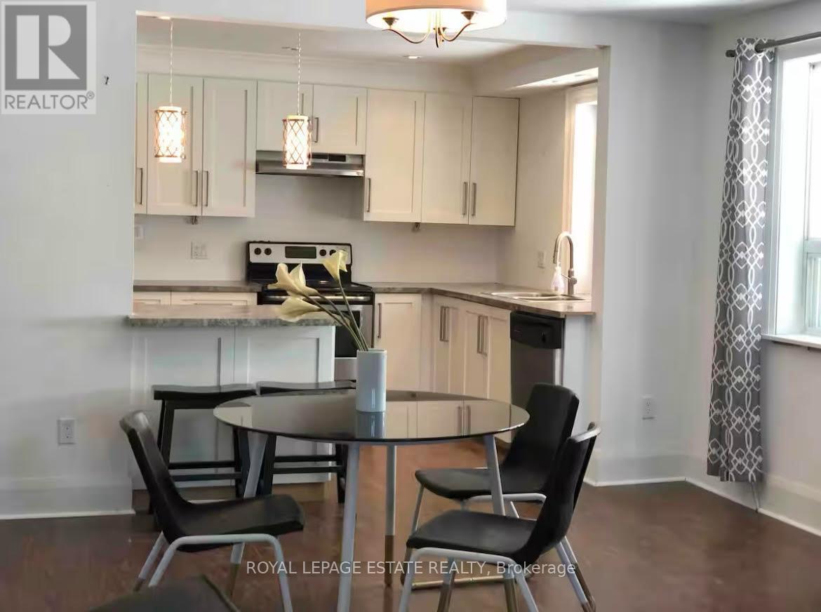 Upper - 62 Scarboro Beach Boulevard, Toronto, Ontario  M4E 2X1 - Photo 3 - E12636936