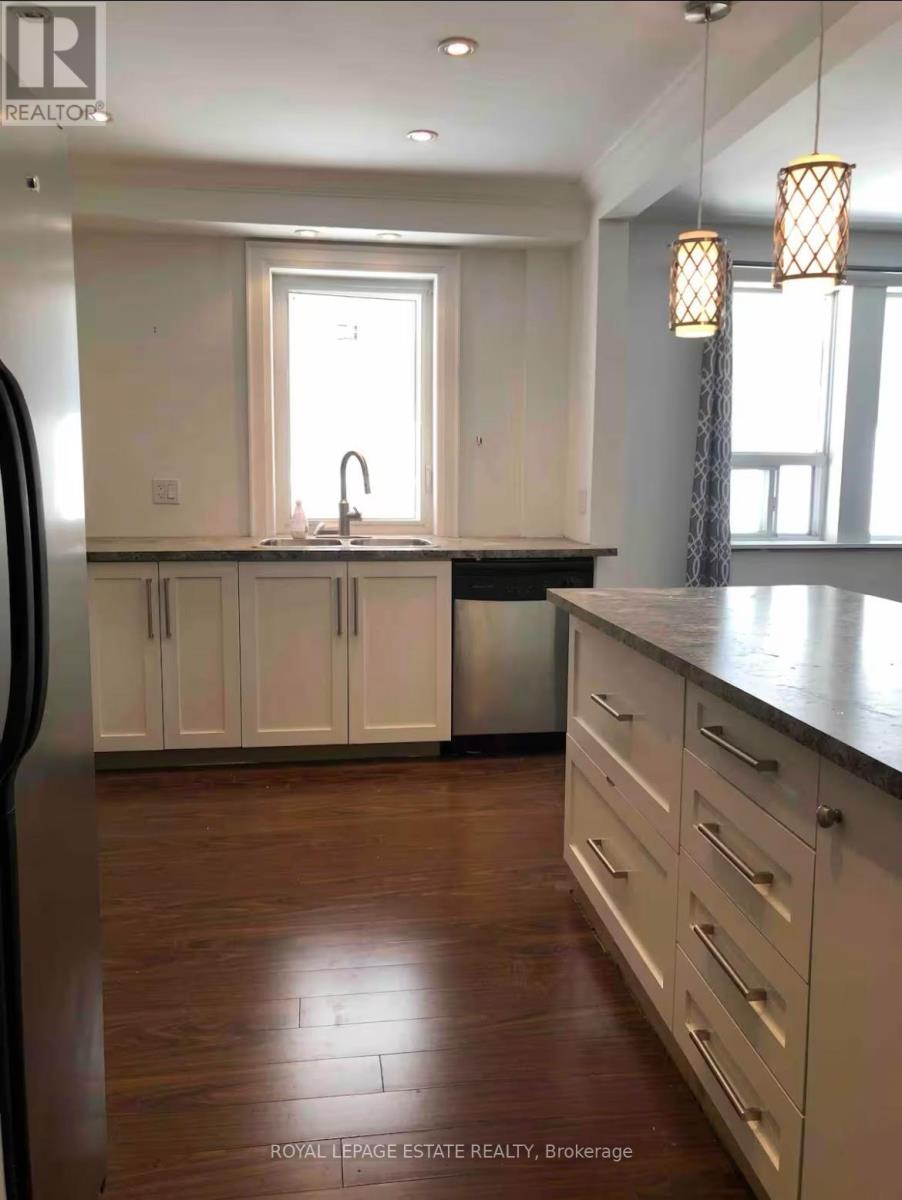 Upper - 62 Scarboro Beach Boulevard, Toronto, Ontario  M4E 2X1 - Photo 6 - E12636936