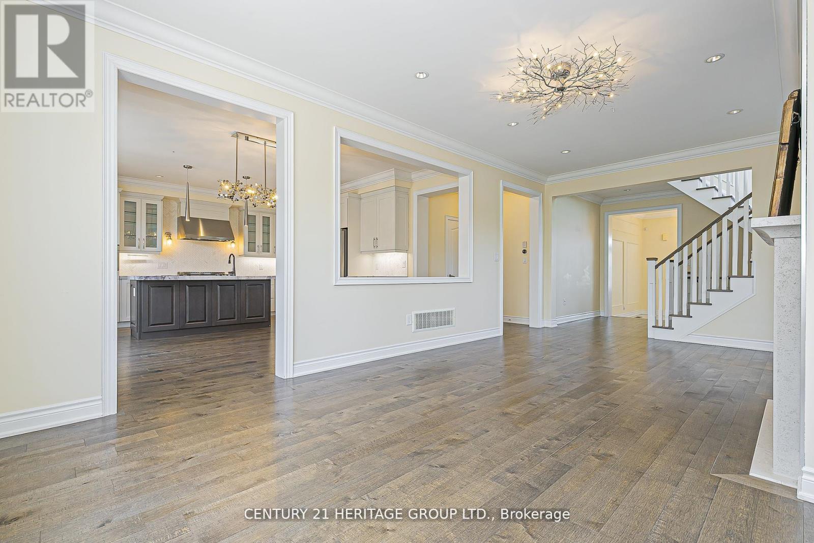 2 Roy Harper Avenue, Aurora, Ontario  L4G 0V4 - Photo 10 - N12636940