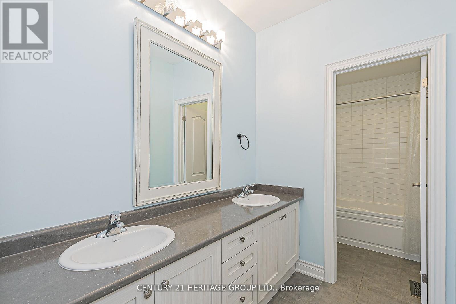 2 Roy Harper Avenue, Aurora, Ontario  L4G 0V4 - Photo 24 - N12636940