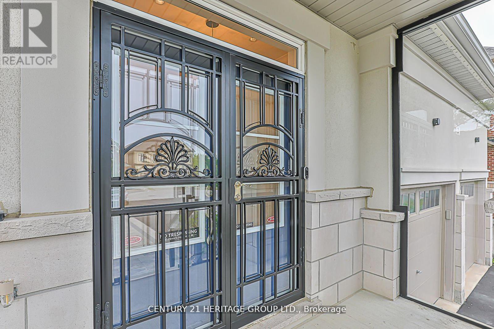 2 Roy Harper Avenue, Aurora, Ontario  L4G 0V4 - Photo 3 - N12636940