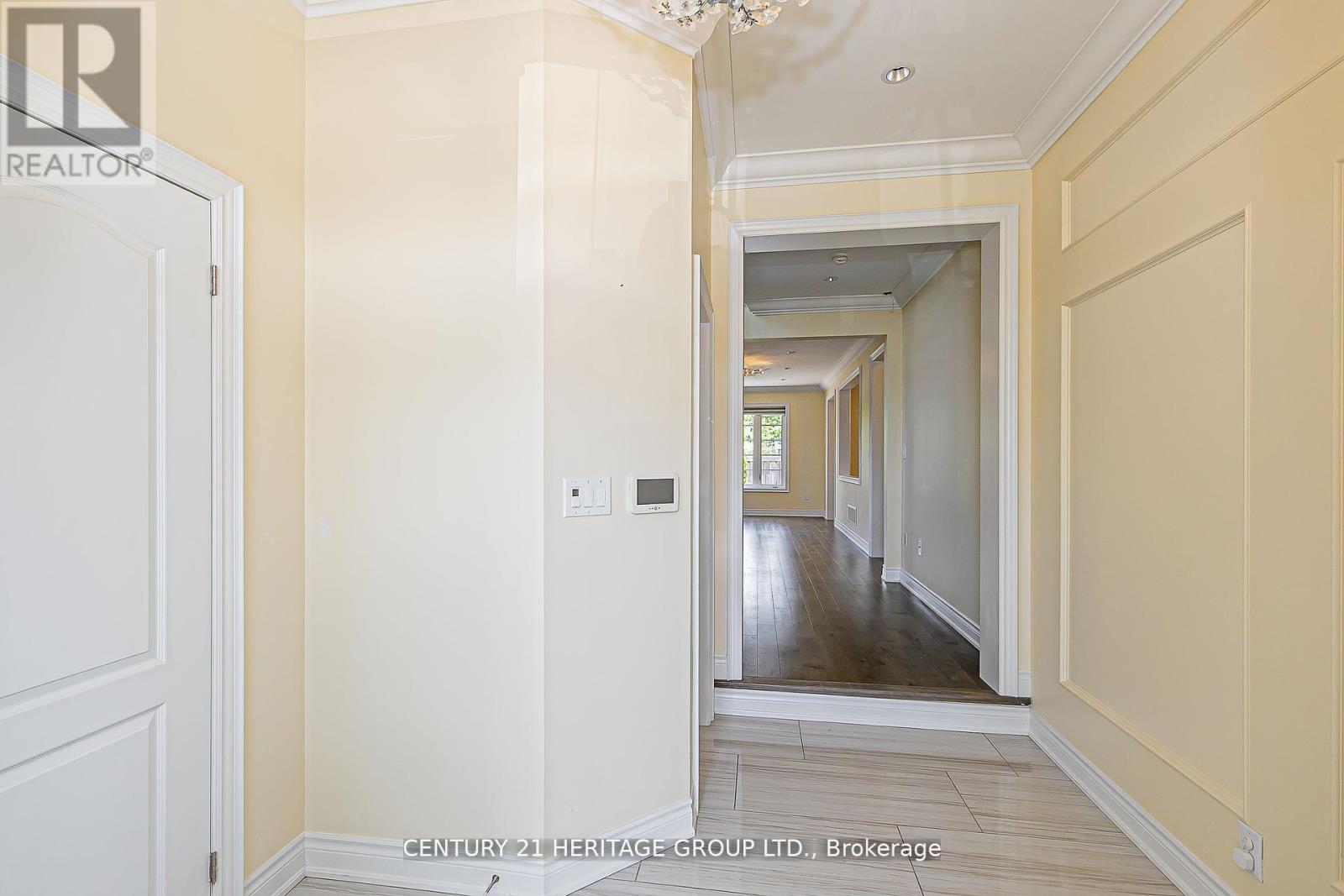 2 Roy Harper Avenue, Aurora, Ontario  L4G 0V4 - Photo 5 - N12636940