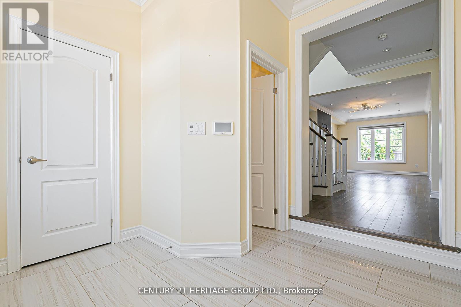 2 Roy Harper Avenue, Aurora, Ontario  L4G 0V4 - Photo 6 - N12636940