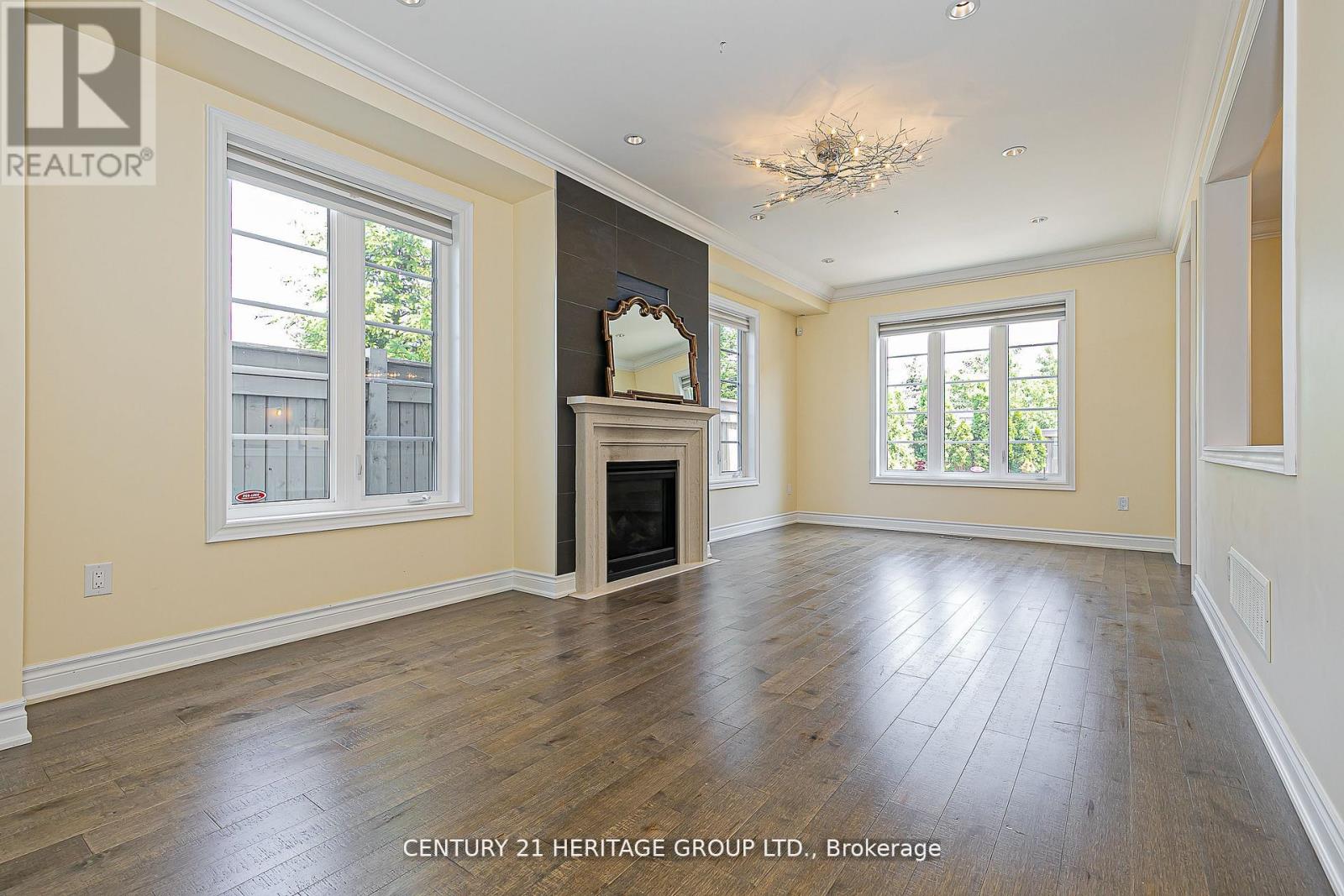 2 Roy Harper Avenue, Aurora, Ontario  L4G 0V4 - Photo 8 - N12636940