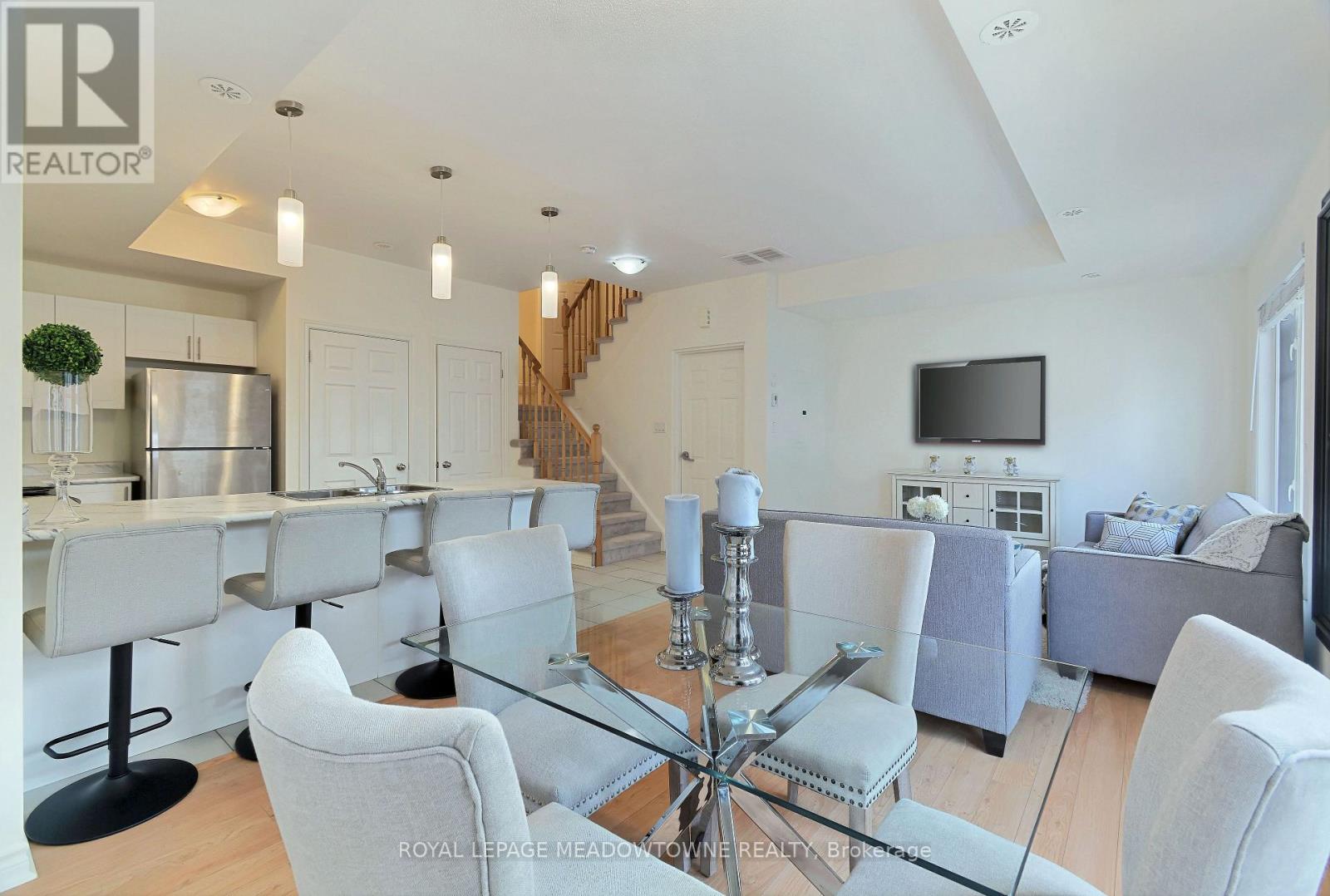 1704 - 2420 Baronwood Drive, Oakville, Ontario  L6M 0J7 - Photo 2 - W12636918