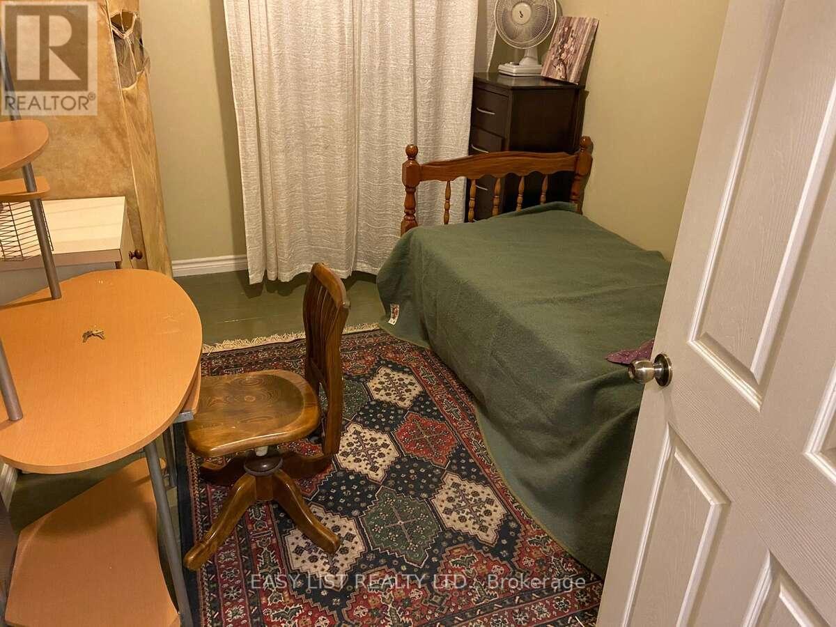 10 Fairbank Avenue, Toronto, Ontario  M6E 3Y4 - Photo 11 - W12636928