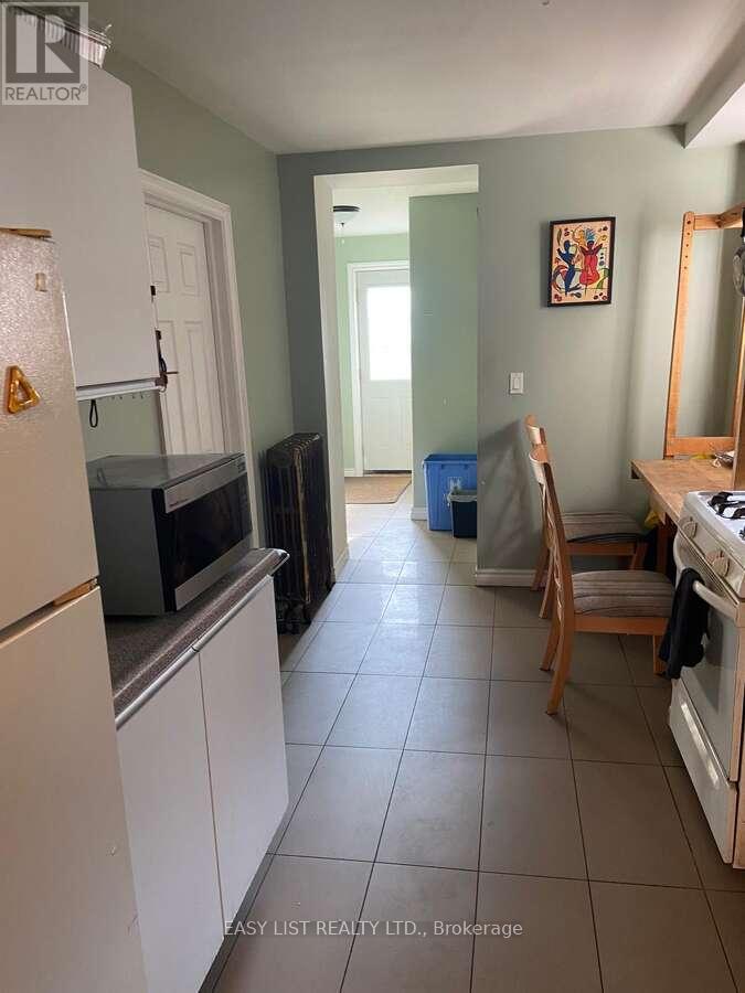 10 Fairbank Avenue, Toronto, Ontario  M6E 3Y4 - Photo 6 - W12636928