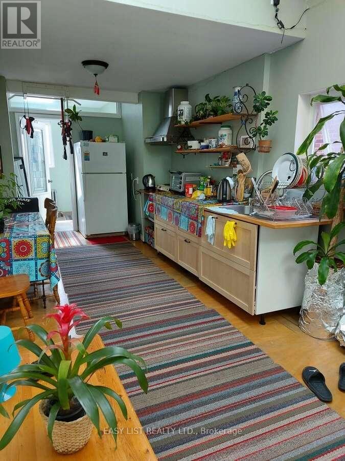 10 Fairbank Avenue, Toronto, Ontario  M6E 3Y4 - Photo 7 - W12636928