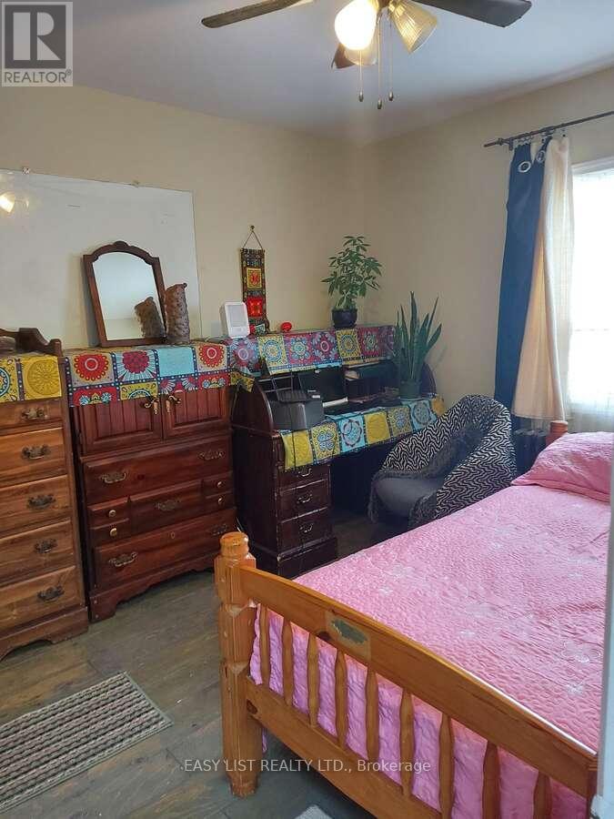 10 Fairbank Avenue, Toronto, Ontario  M6E 3Y4 - Photo 8 - W12636928