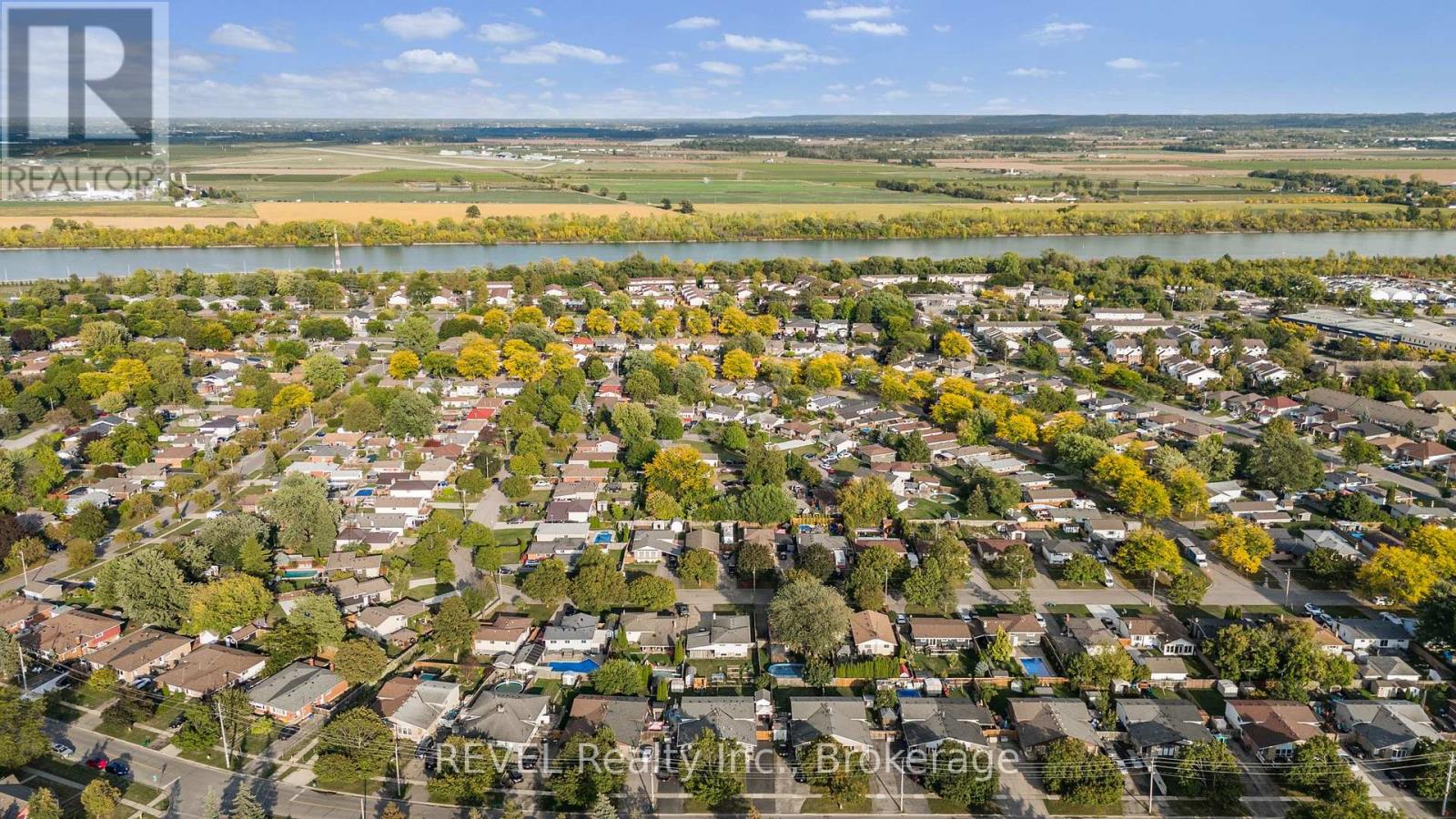 16 Roxborough Court, St. Catharines, Ontario L2M 6E3 - Photo 12 - X12425175