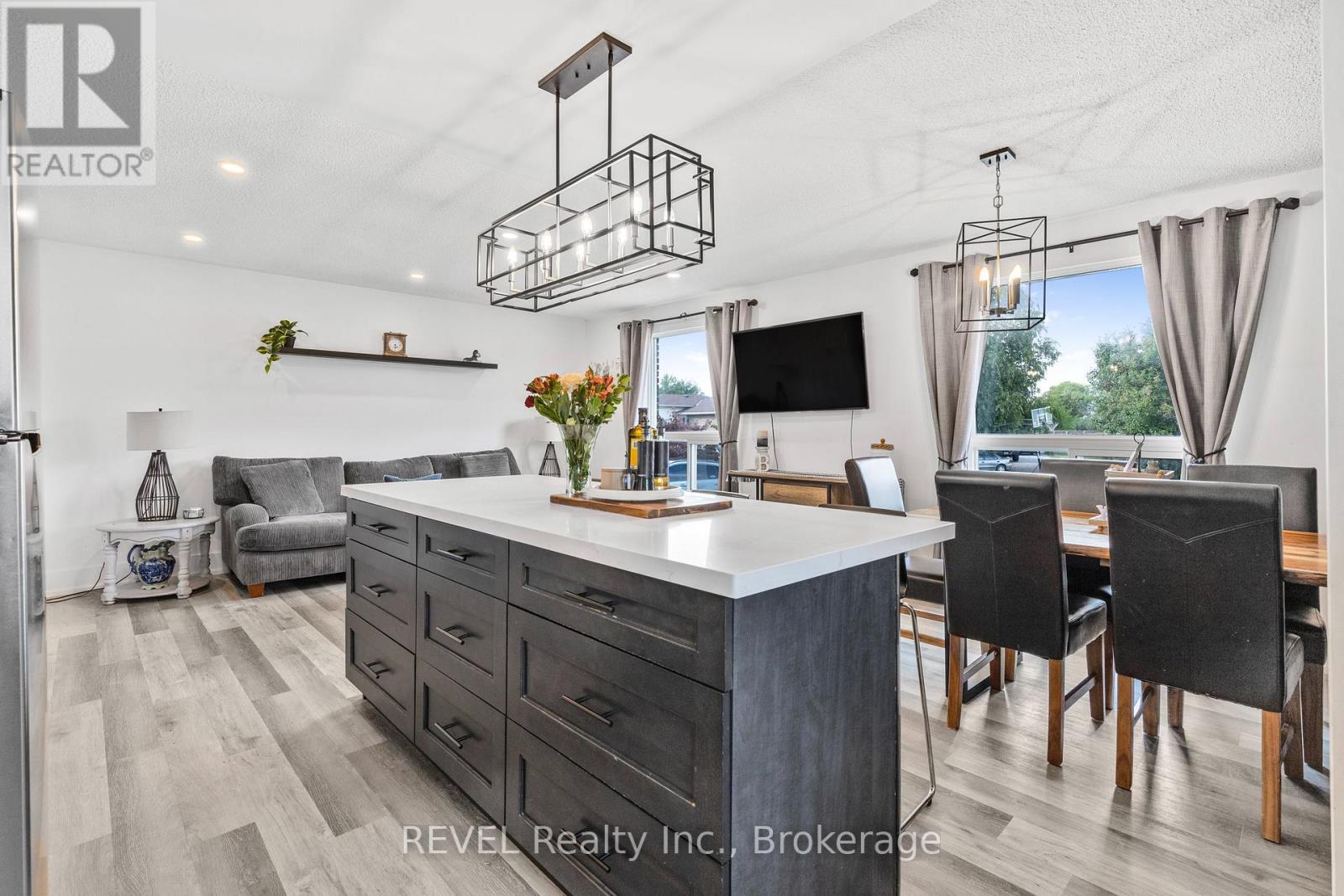 16 Roxborough Court, St. Catharines, Ontario L2M 6E3 - Photo 22 - X12425175