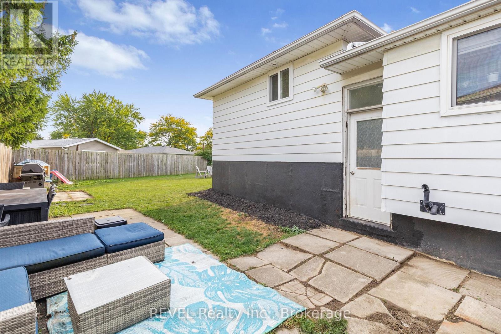 16 Roxborough Court, St. Catharines, Ontario L2M 6E3 - Photo 44 - X12425175
