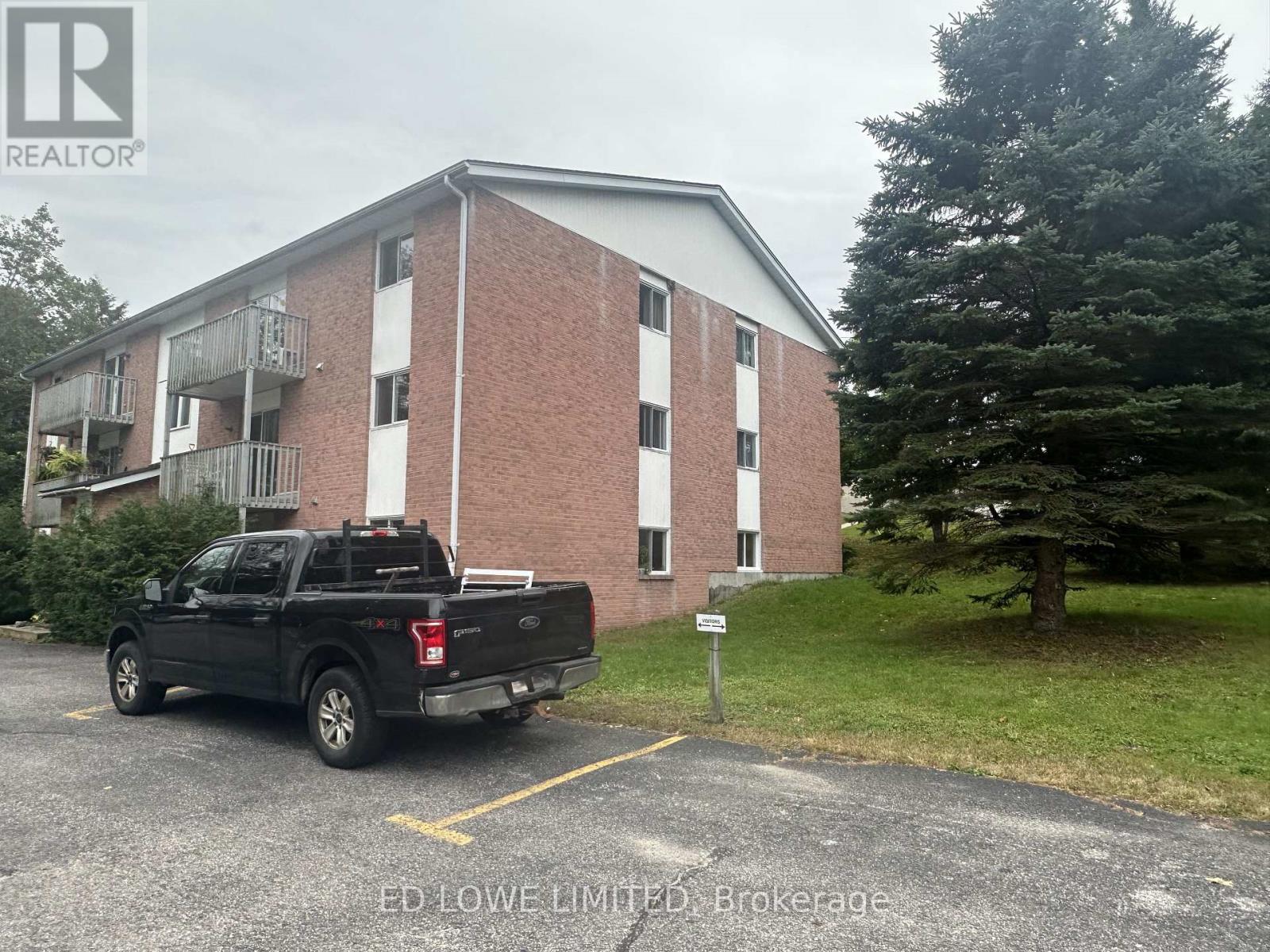 25 Alexandra Street, Bracebridge, Ontario  P1L 1H7 - Photo 3 - X12636902