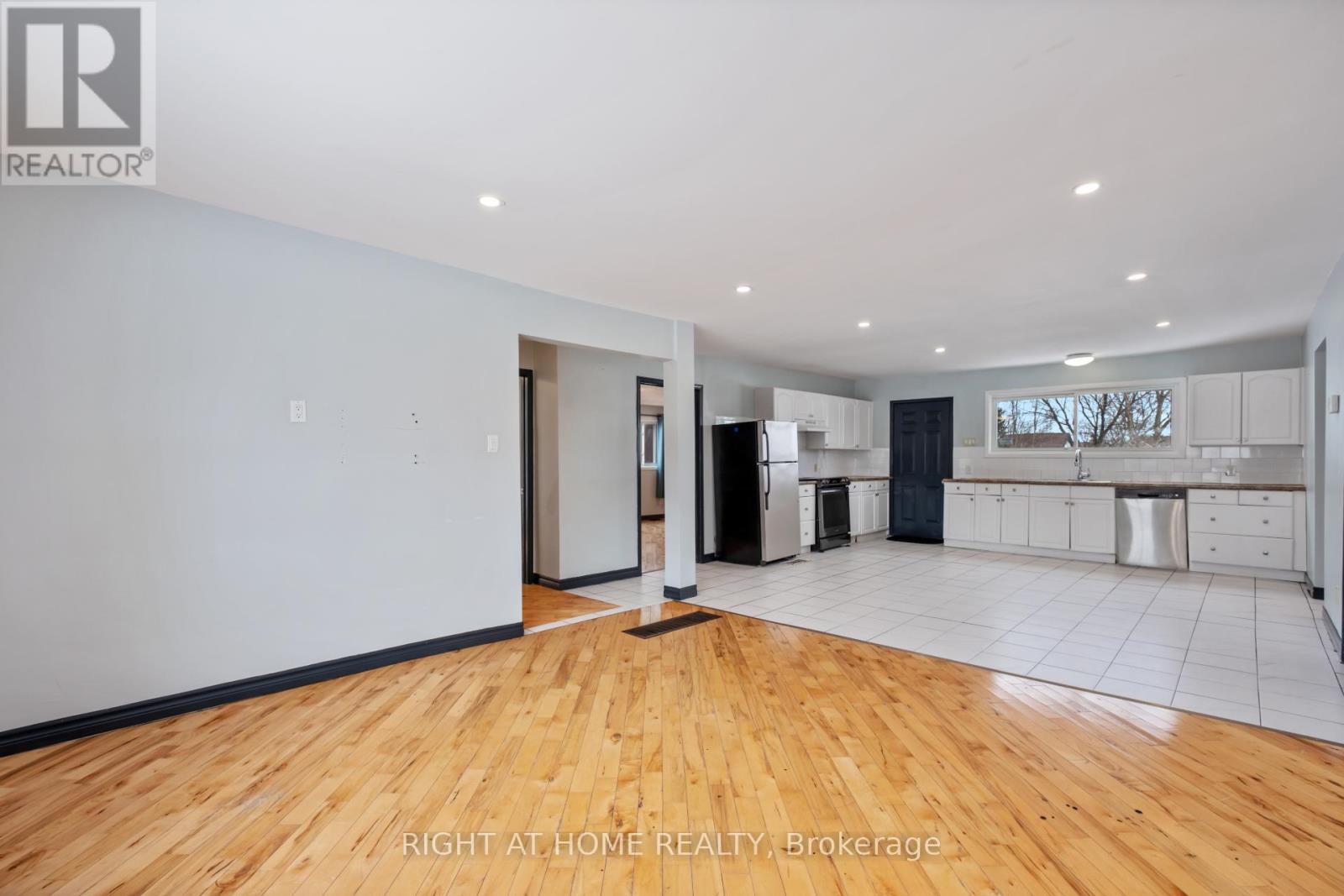 7813 Mulhern Street, Niagara Falls, Ontario  L2H 1B6 - Photo 10 - X12636906