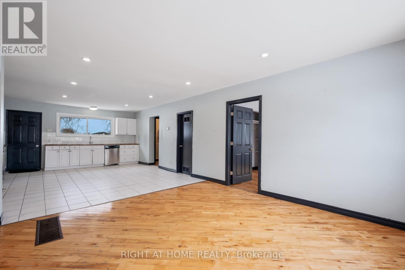 7813 Mulhern Street, Niagara Falls, Ontario  L2H 1B6 - Photo 11 - X12636906