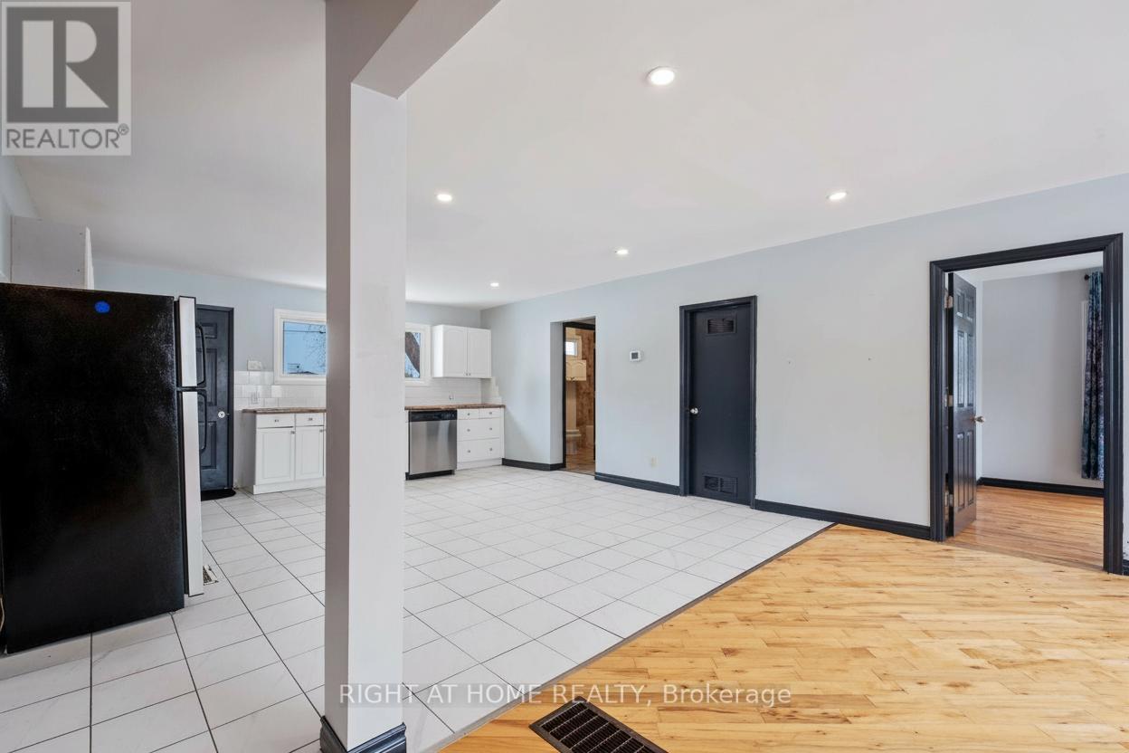 7813 Mulhern Street, Niagara Falls, Ontario  L2H 1B6 - Photo 5 - X12636906