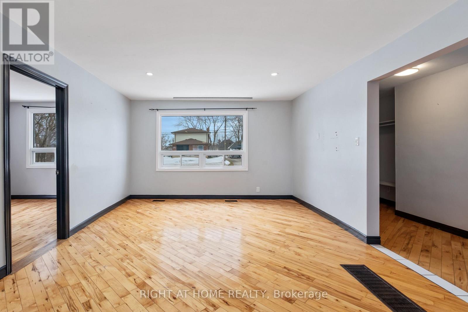 7813 Mulhern Street, Niagara Falls, Ontario  L2H 1B6 - Photo 8 - X12636906